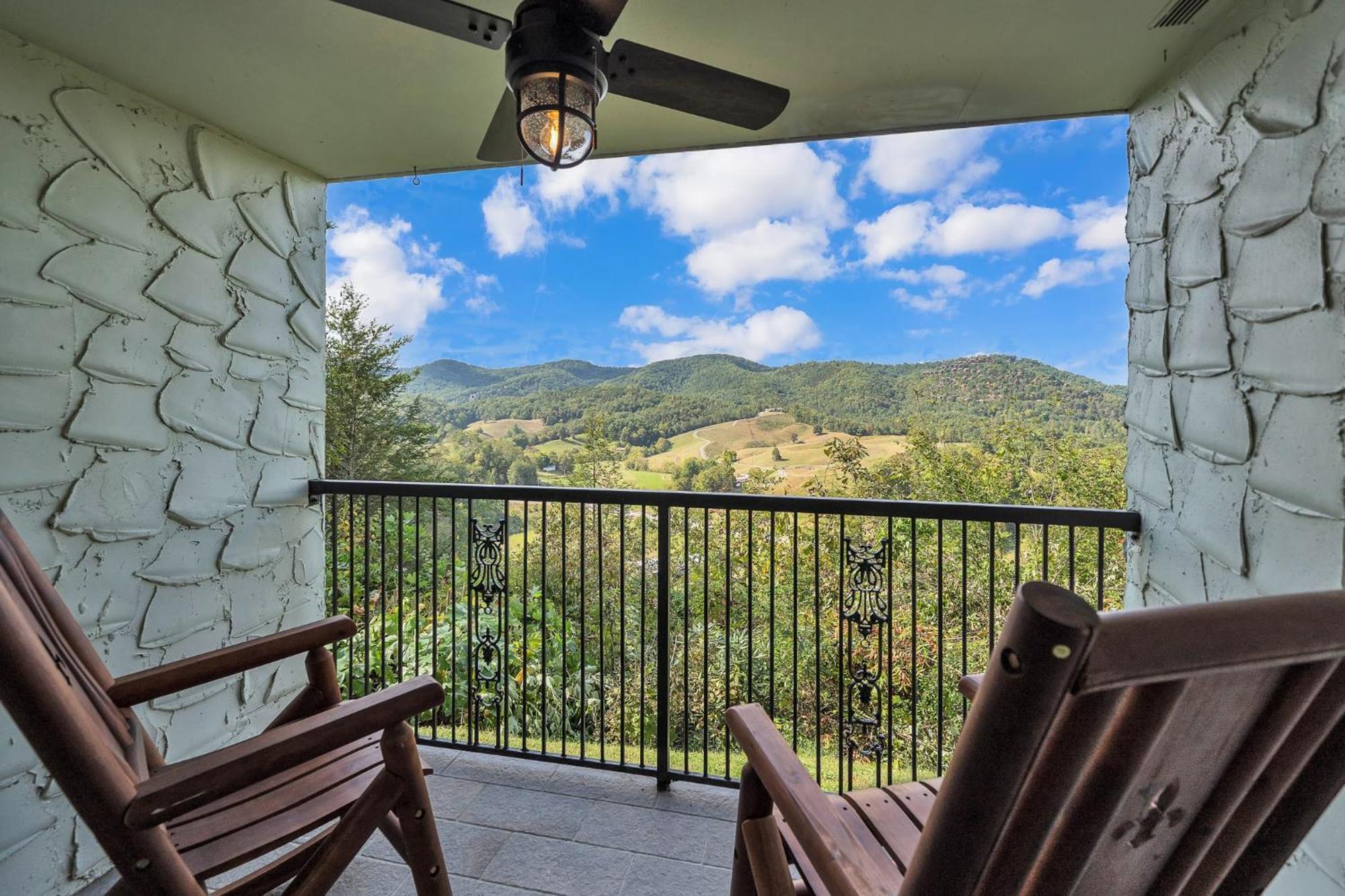 Mountain Views At Dolly'S Castle Unit 2 Apartment Сивиървил Екстериор снимка