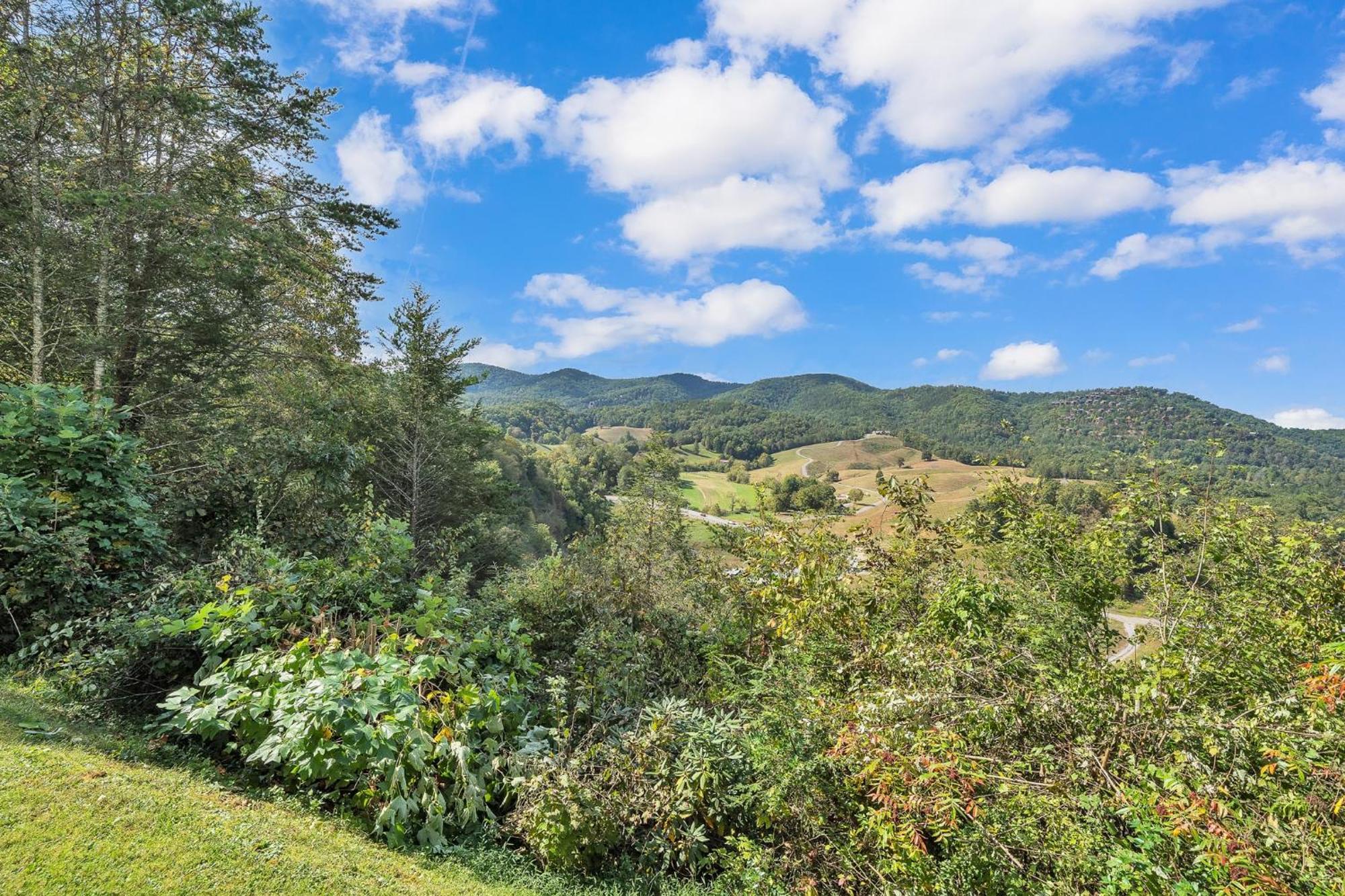 Mountain Views At Dolly'S Castle Unit 2 Apartment Сивиървил Екстериор снимка