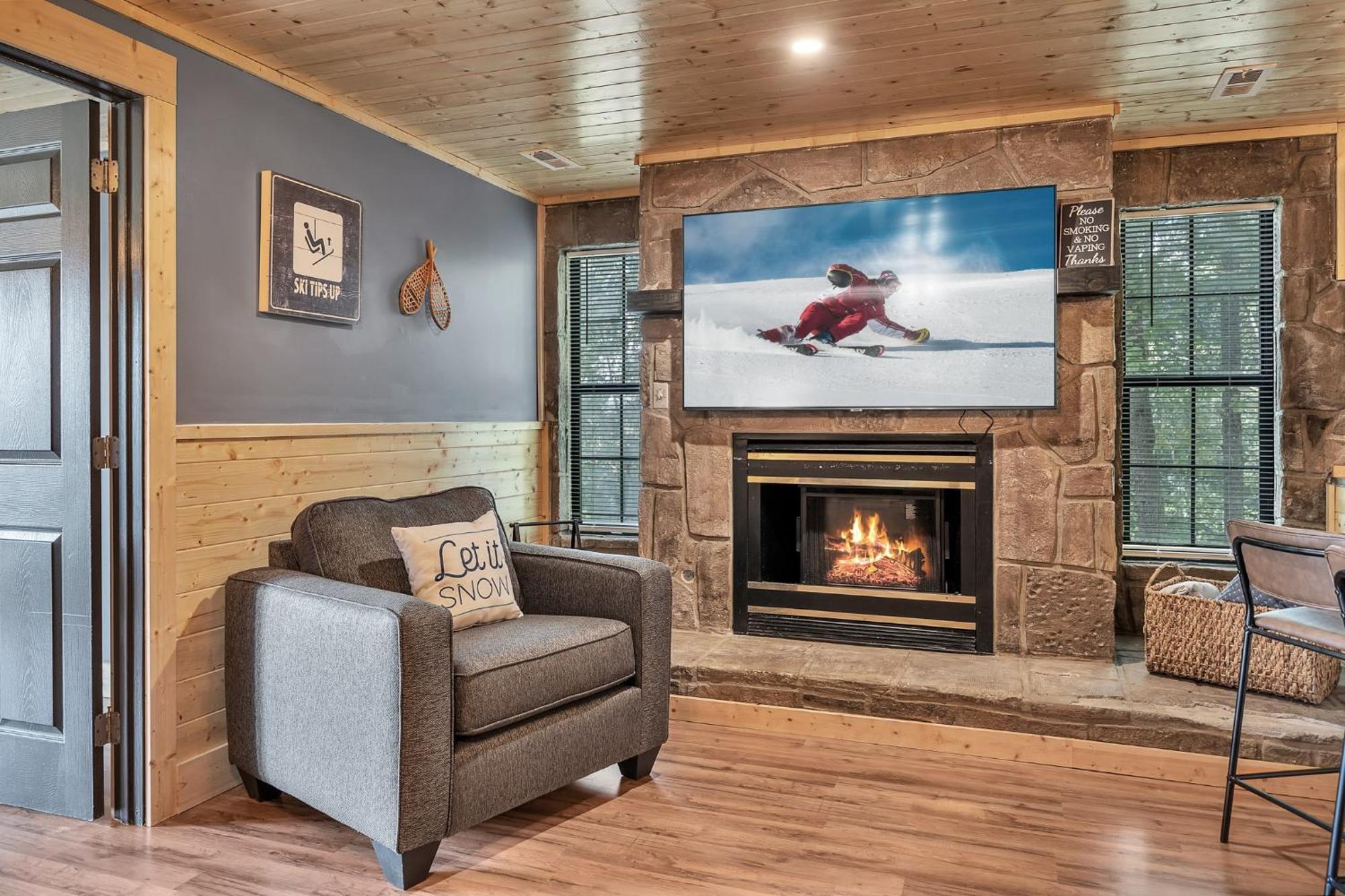 Mountain Views At Dolly'S Castle Unit 2 Apartment Сивиървил Екстериор снимка