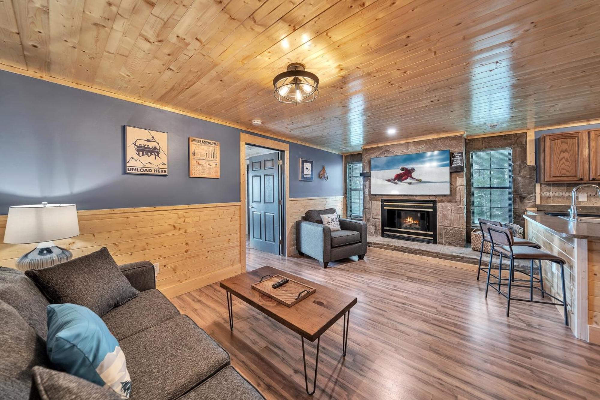 Mountain Views At Dolly'S Castle Unit 2 Apartment Сивиървил Екстериор снимка